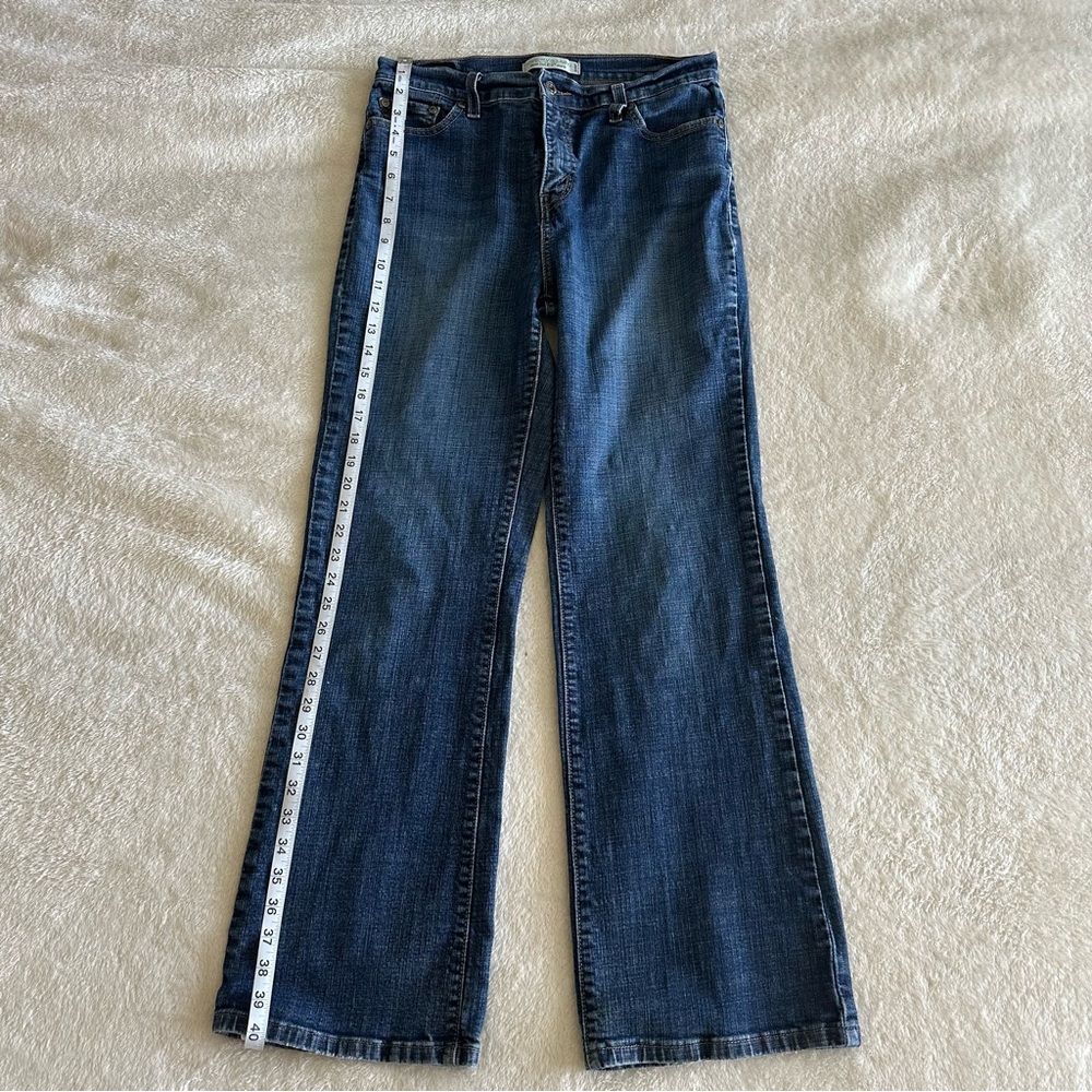 Size 12M Levi’s Perfectly Slimming 512 Boot Cut denim jeans
